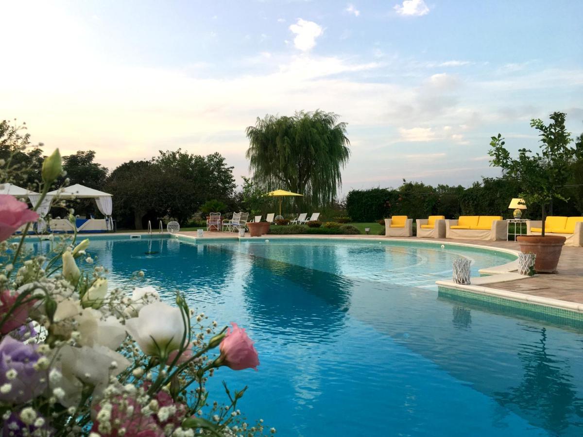 Tenuta Donnanna Agriturismo&Glamping Галатоне Екстериор снимка