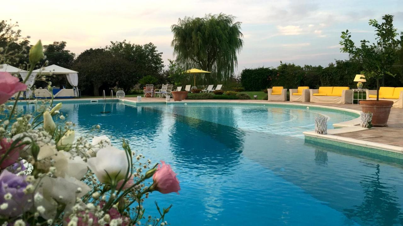 Tenuta Donnanna Agriturismo&Glamping Галатоне Екстериор снимка