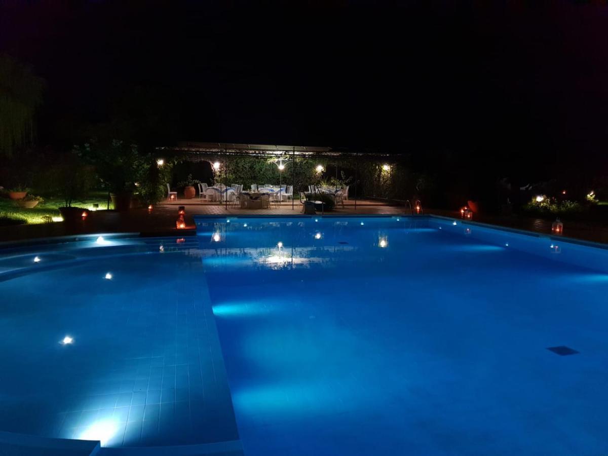 Tenuta Donnanna Agriturismo&Glamping Галатоне Екстериор снимка
