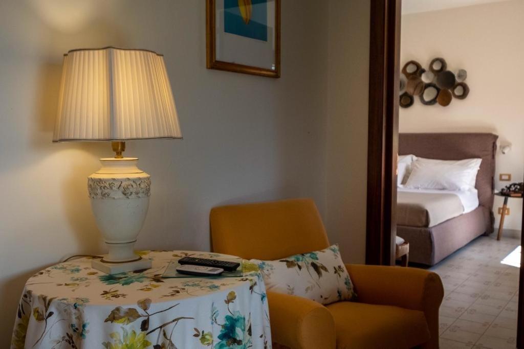 Tenuta Donnanna Agriturismo&Glamping Галатоне Екстериор снимка