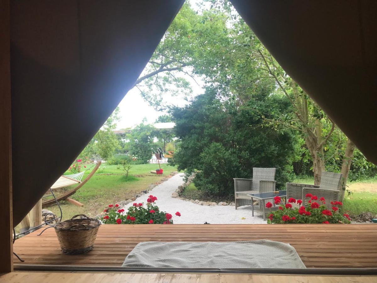 Tenuta Donnanna Agriturismo&Glamping Галатоне Екстериор снимка